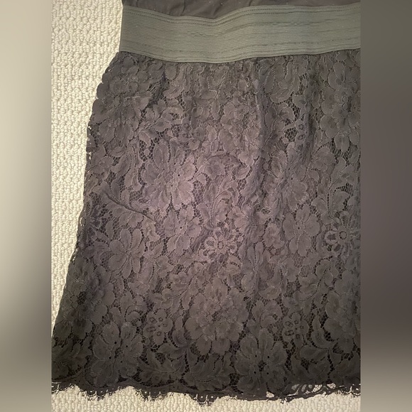 Eight Sixty black lace mini dress size medium with stretch - Picture 3 of 3